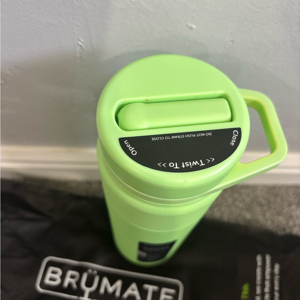 BrüMate Rotera 25oz Touch-Free Water Bottle - Kiwi - Picture 3 of 5